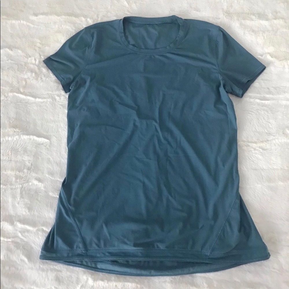 Blue Lululemon Short Sleeve Shirt (NEW CONDITION)
